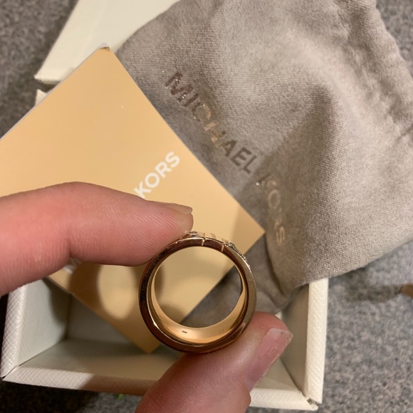 Michael Kors Ring - Picture 1 of 3